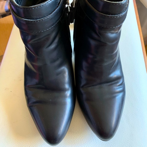 CHAPS Women’s ‘NADIE’ Moto Black Heel Boots Sz 6.5B - Picture 2 of 7
